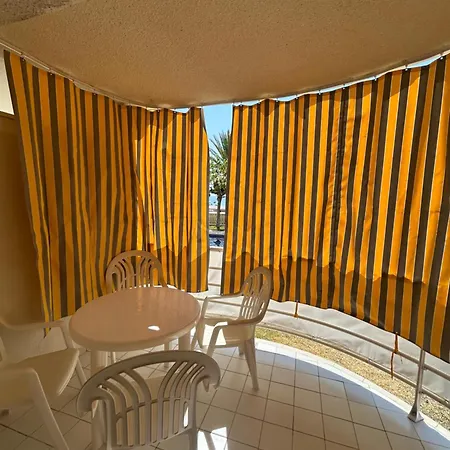 Apartament An Oasis Right On The Beachfront, Shops 200 Metres Away Cubelles