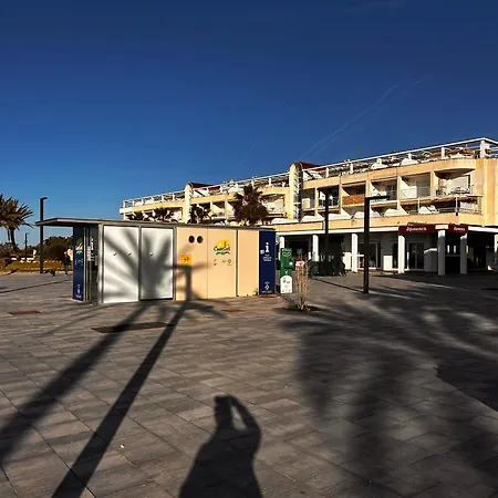 An Oasis Right On The Beachfront, Shops 200 Metres Away Apartament Cubelles